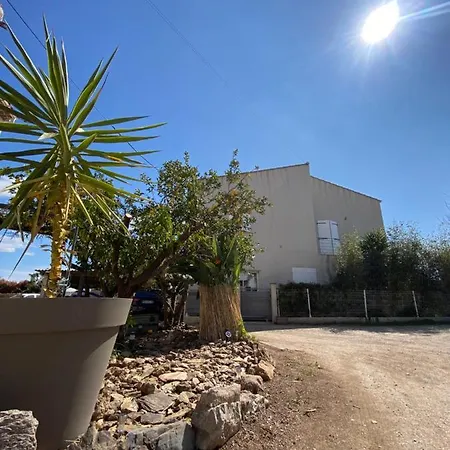 Proche De La De L'almanarre Lägenhet